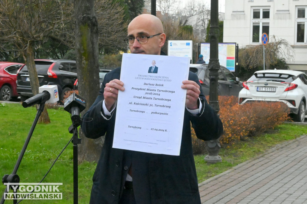 Kandydat Tomasz Stróż wystawił świadectwo prezydentowi