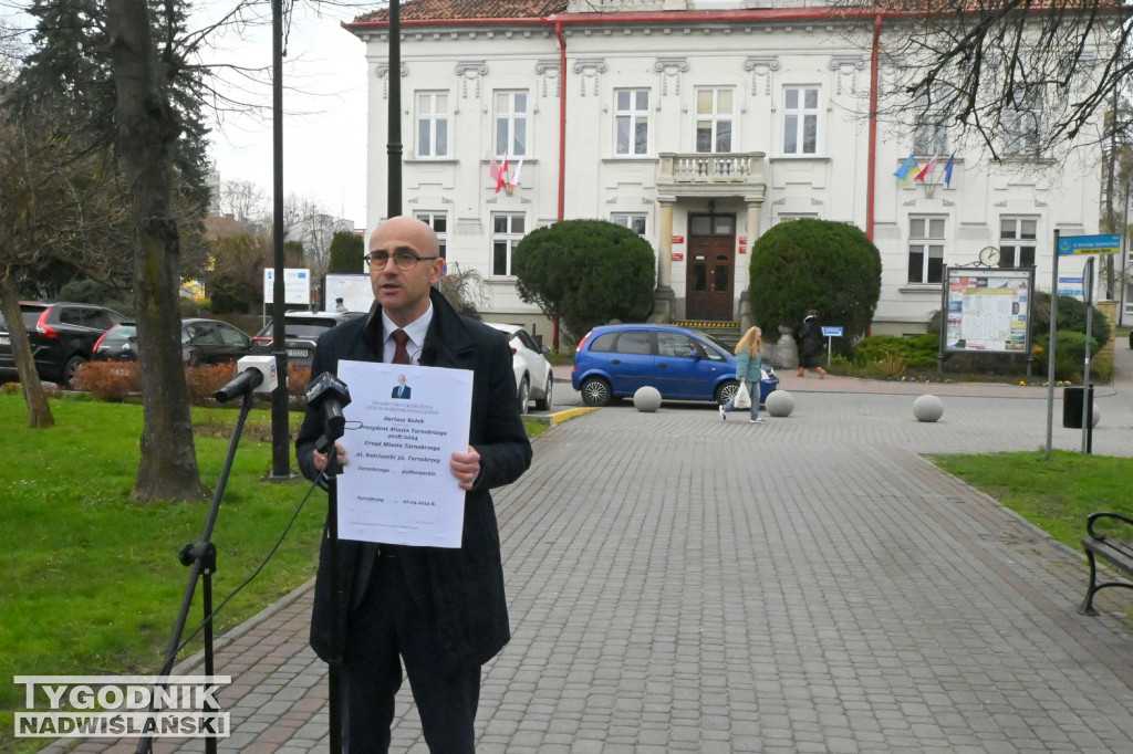 Kandydat Tomasz Stróż wystawił świadectwo prezydentowi