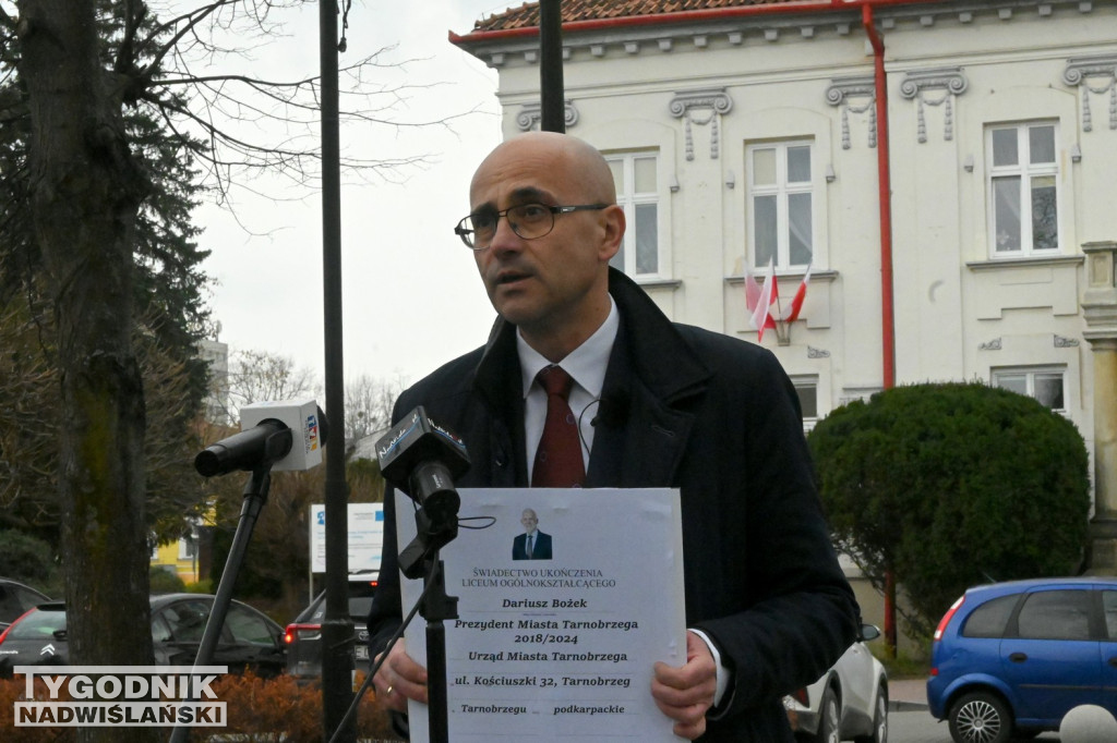 Kandydat Tomasz Stróż wystawił świadectwo prezydentowi