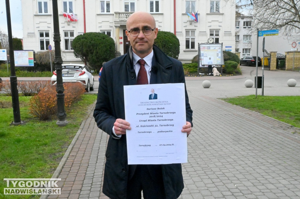 Kandydat Tomasz Stróż wystawił świadectwo prezydentowi