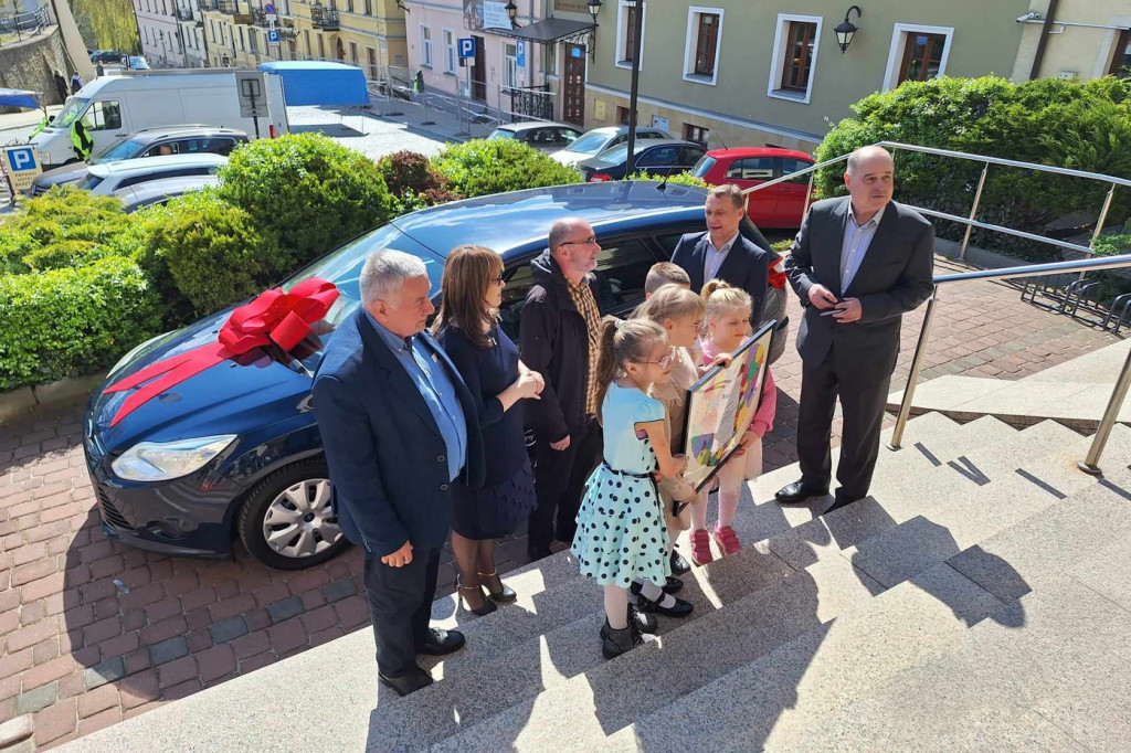 Samochód od Pilkingtona dla Domu Dziecka w Skopaniu