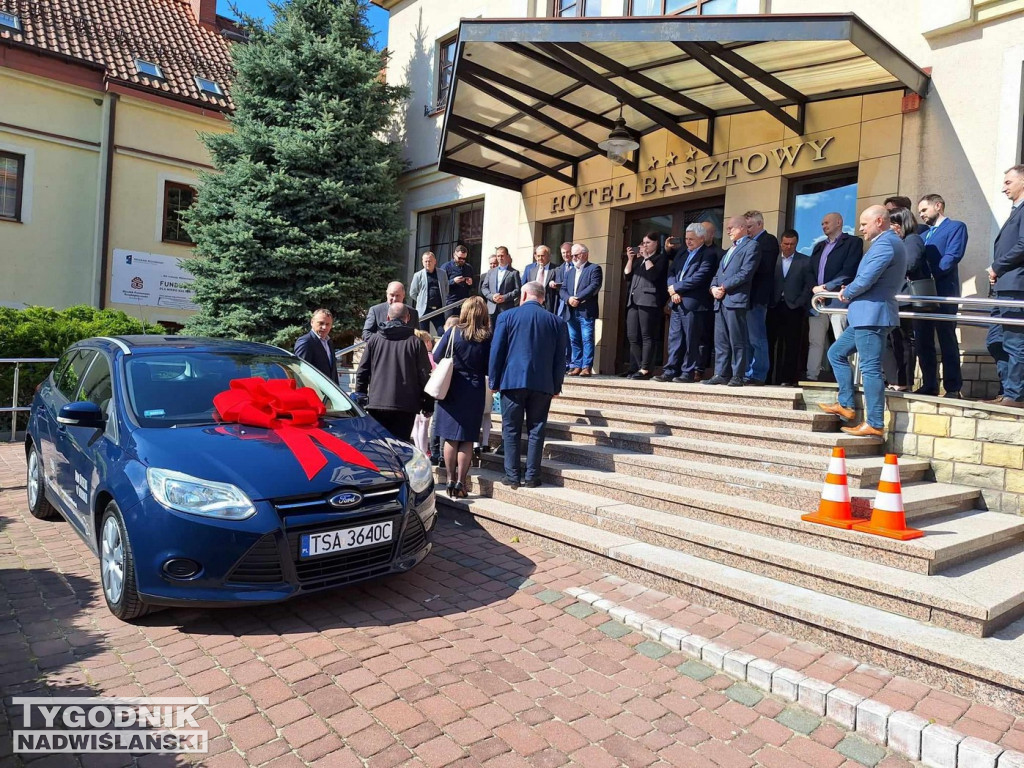 Samochód od Pilkingtona dla Domu Dziecka w Skopaniu