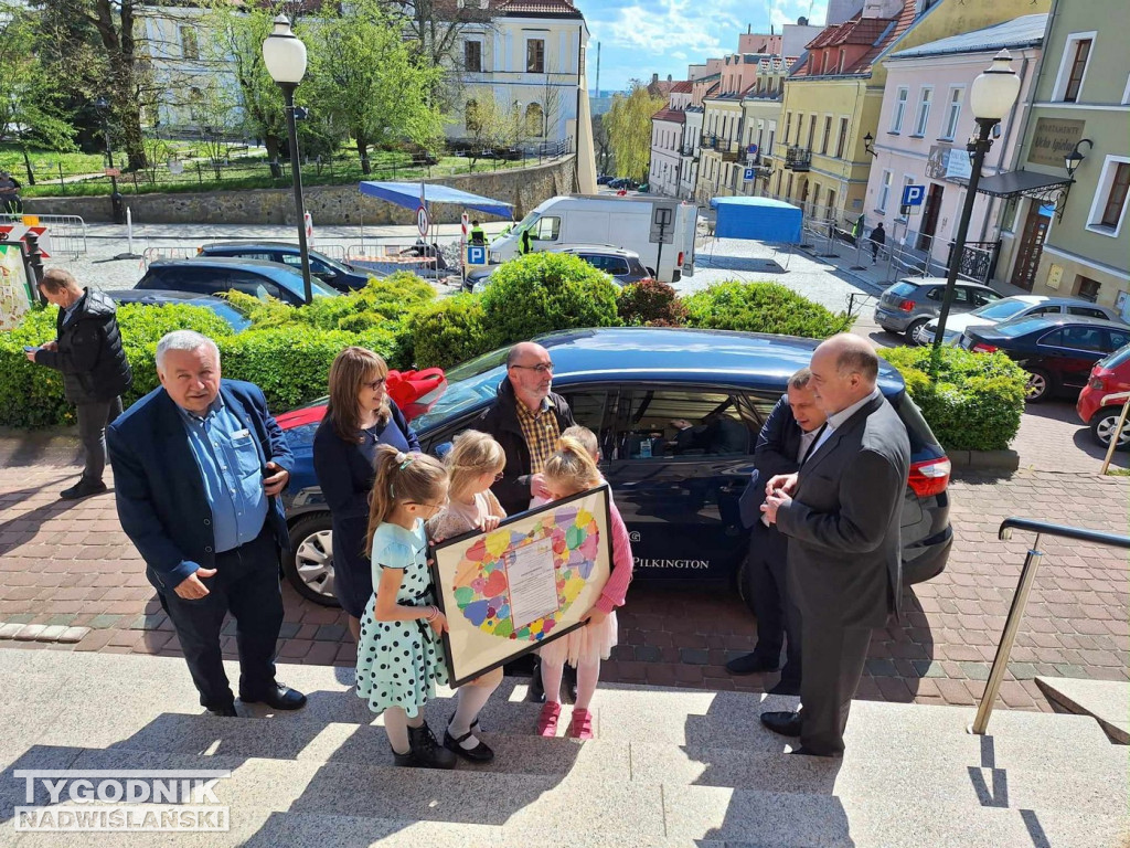 Samochód od Pilkingtona dla Domu Dziecka w Skopaniu