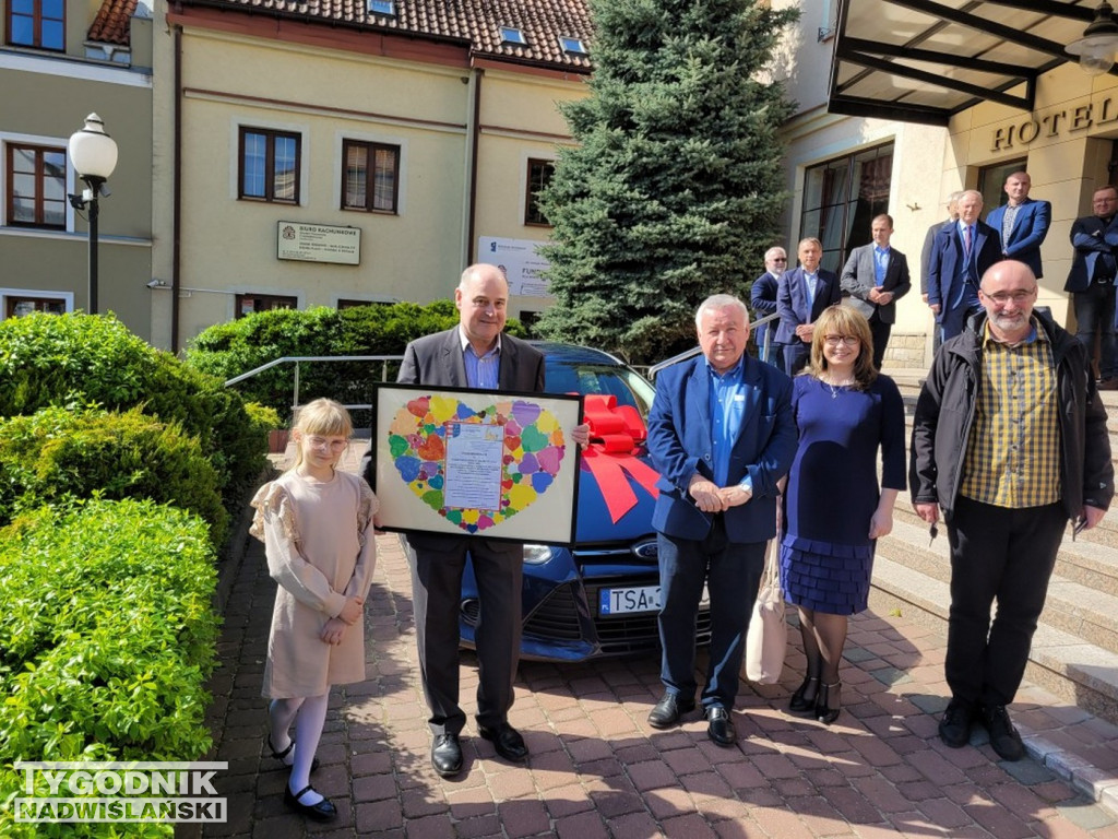 Samochód od Pilkingtona dla Domu Dziecka w Skopaniu