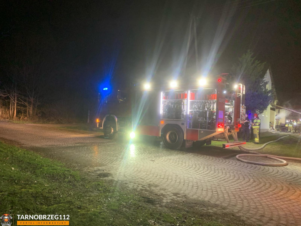 Pożar auta w Nowej Dębie