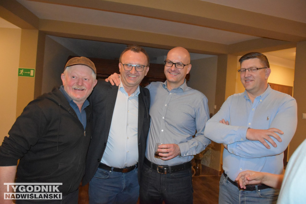 Wieczór w sztabie wyborczym Pawła Niedźwiedzia