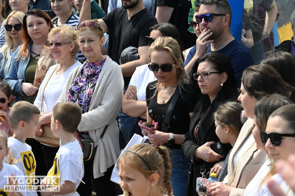 Sztafeta Przedszkolaków w czasie Biegu Siarkowca