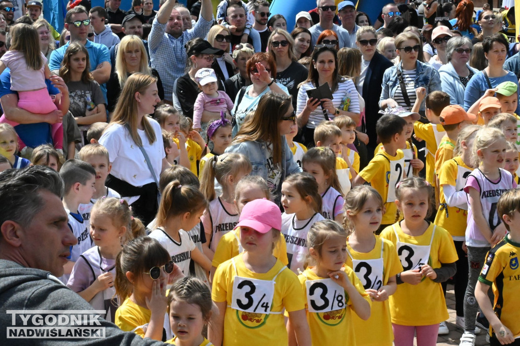 Sztafeta Przedszkolaków w czasie Biegu Siarkowca