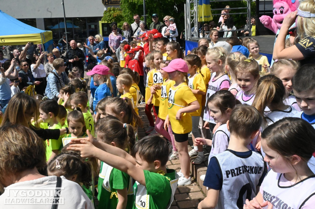 Sztafeta Przedszkolaków w czasie Biegu Siarkowca