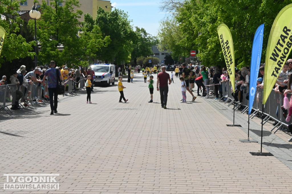 Sztafeta Przedszkolaków w czasie Biegu Siarkowca