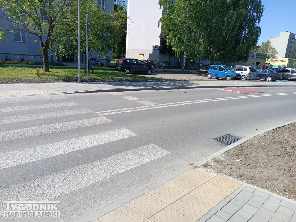 Progi zwalniające przy SP 10 w Tarnobrzegu