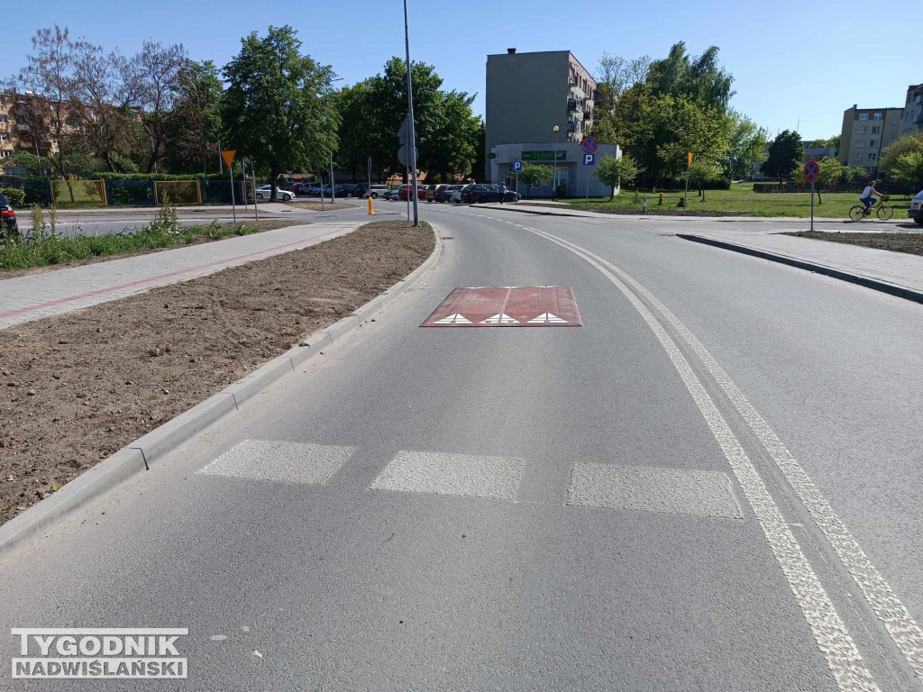 Progi zwalniające przy SP 10 w Tarnobrzegu