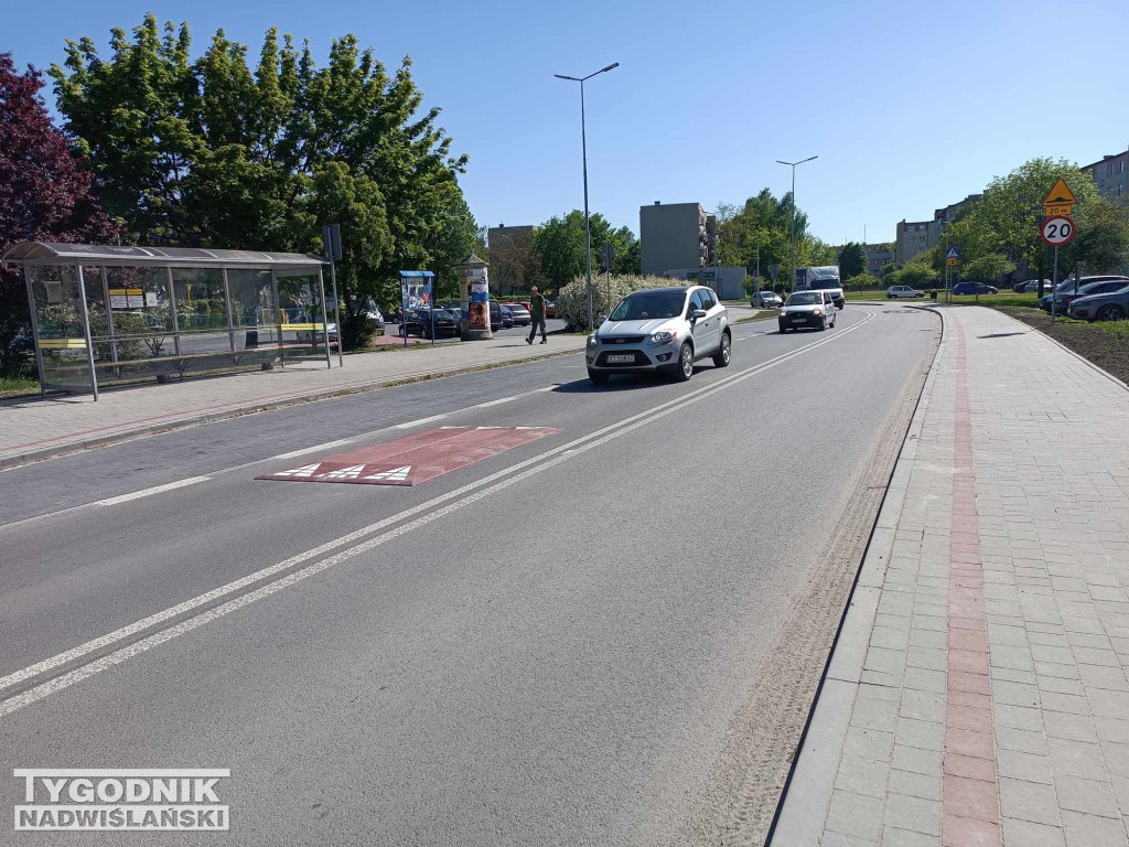 Progi zwalniające przy SP 10 w Tarnobrzegu