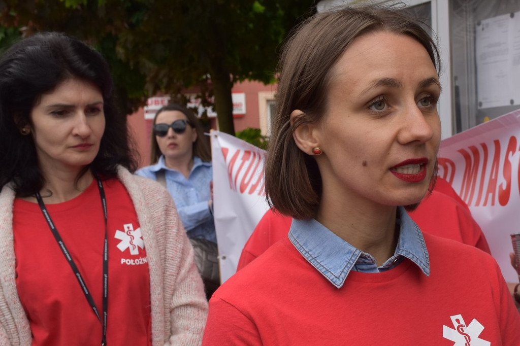 Manifestacja położnych w Staszowie