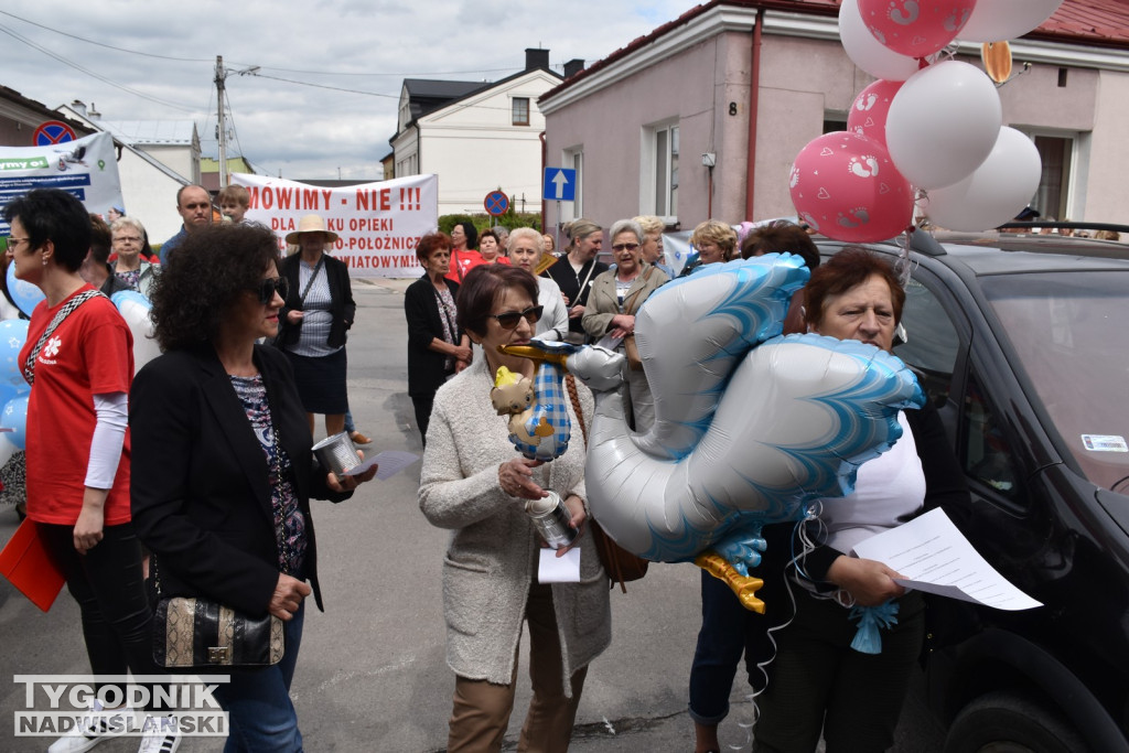 Manifestacja położnych w Staszowie