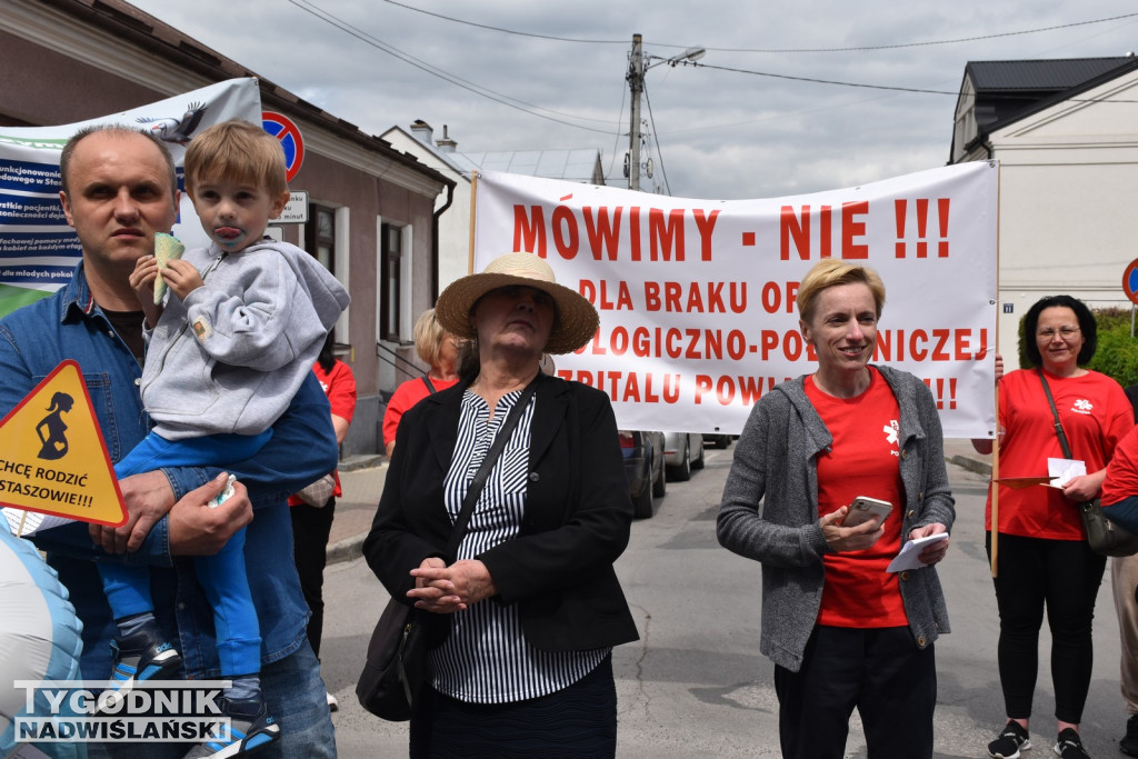 Manifestacja położnych w Staszowie