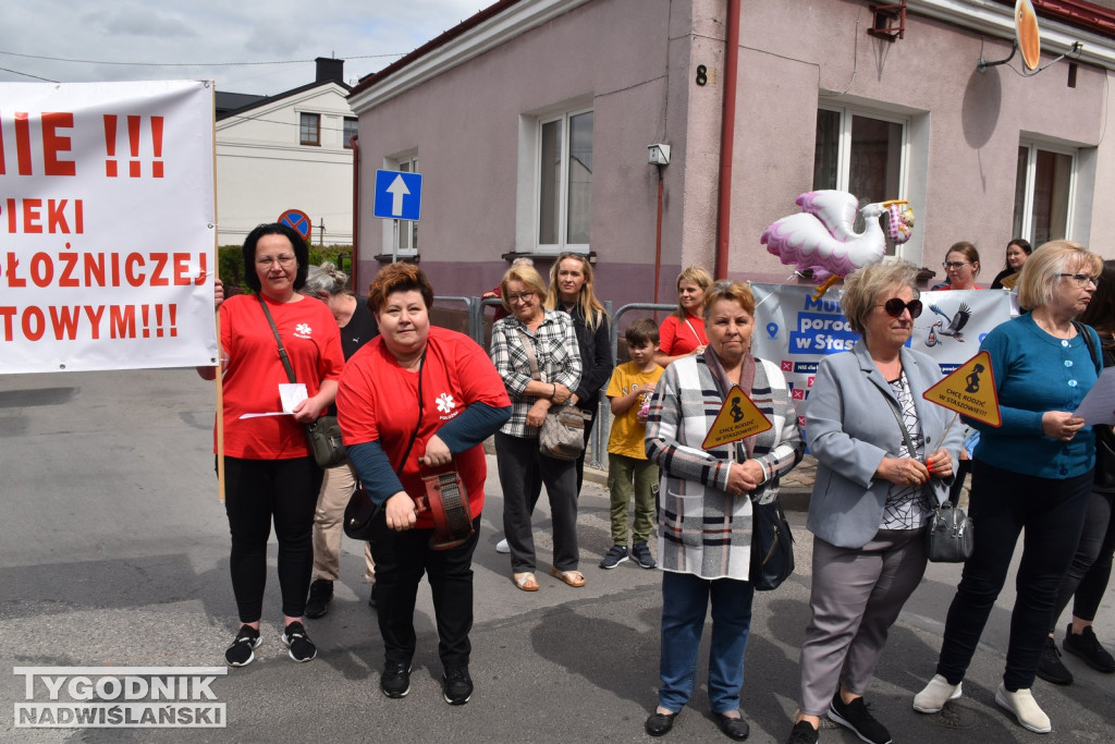 Manifestacja położnych w Staszowie