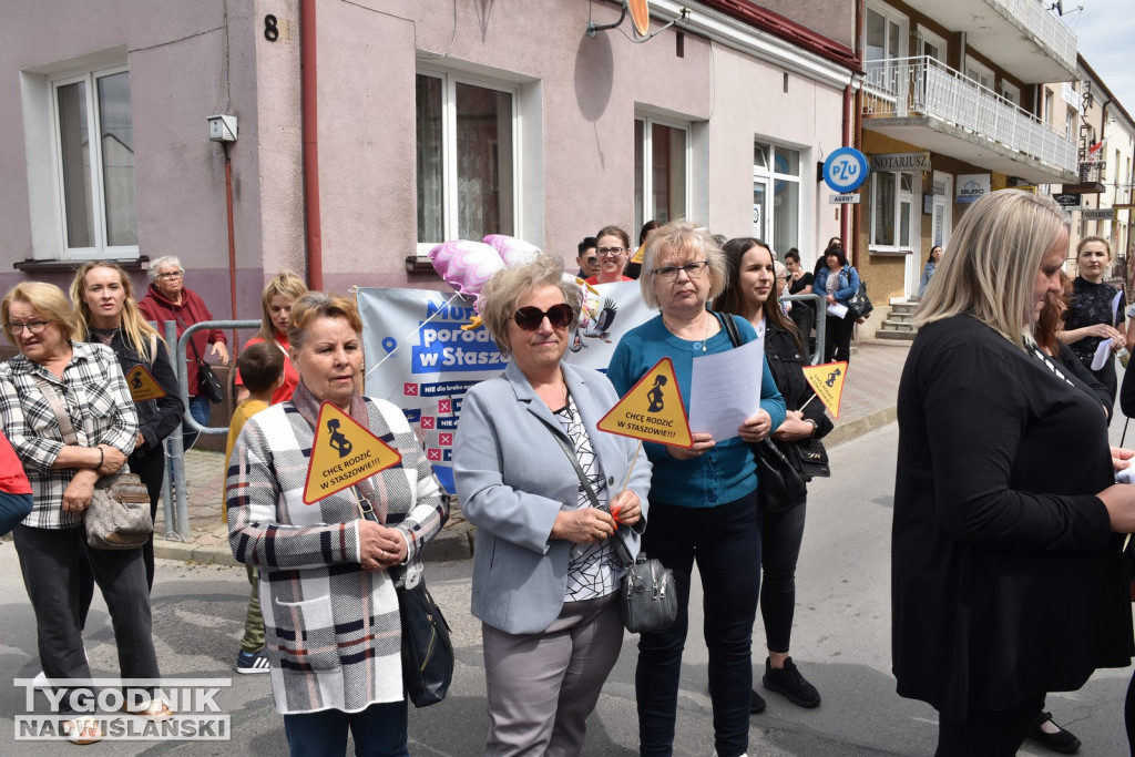 Manifestacja położnych w Staszowie