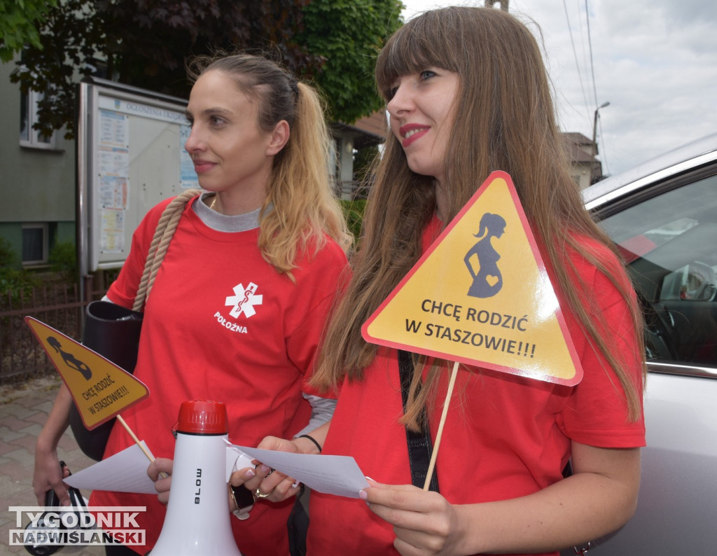 Manifestacja położnych w Staszowie