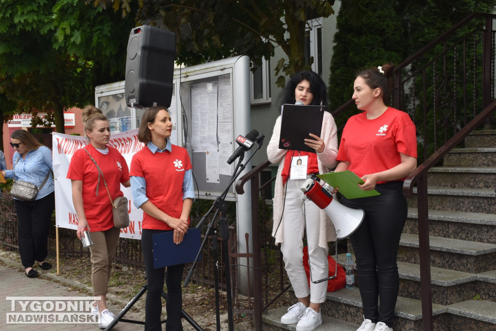 Manifestacja położnych w Staszowie