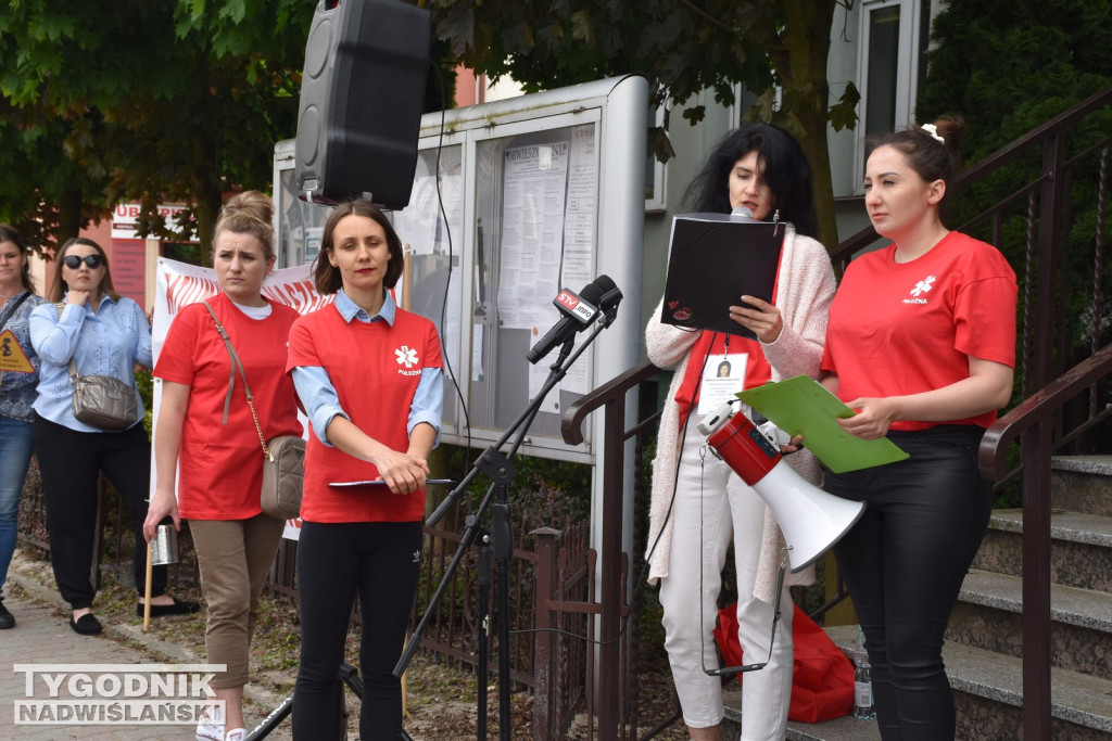 Manifestacja położnych w Staszowie