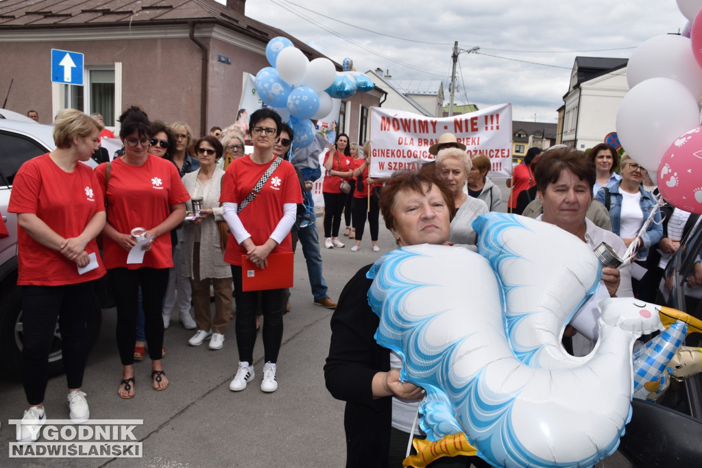 Manifestacja położnych w Staszowie