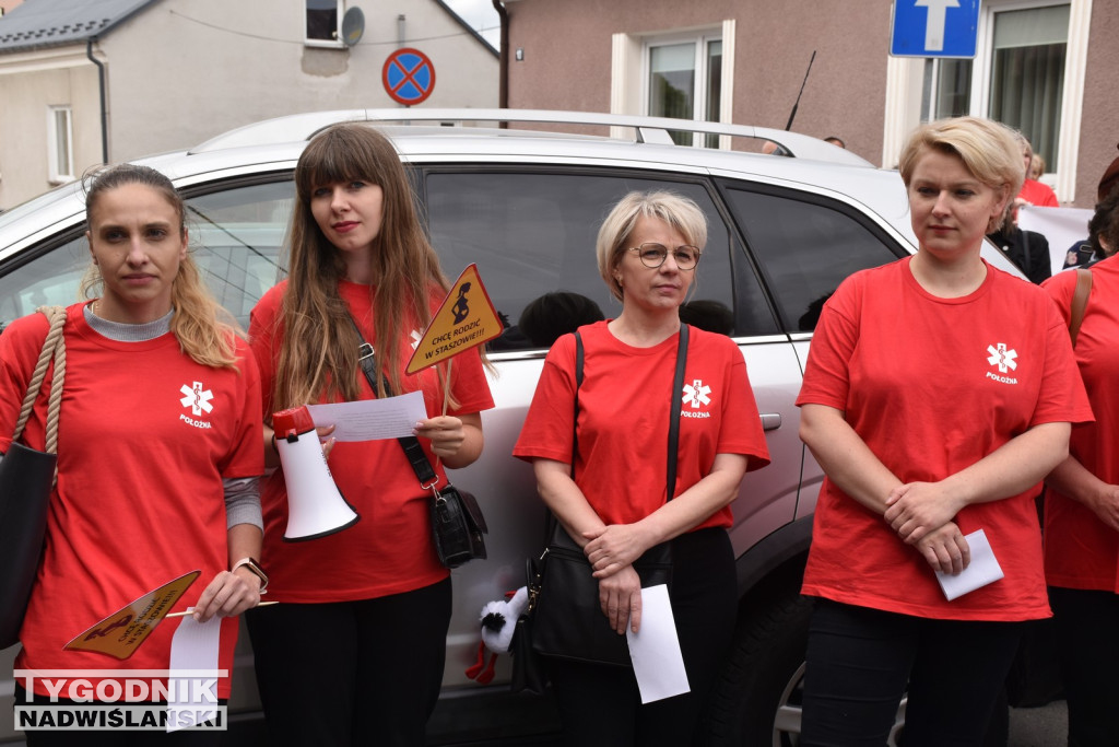 Manifestacja położnych w Staszowie