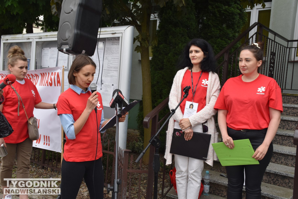 Manifestacja położnych w Staszowie