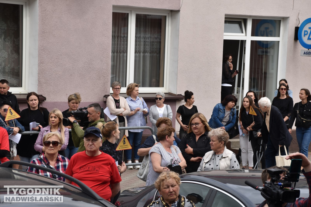 Manifestacja położnych w Staszowie