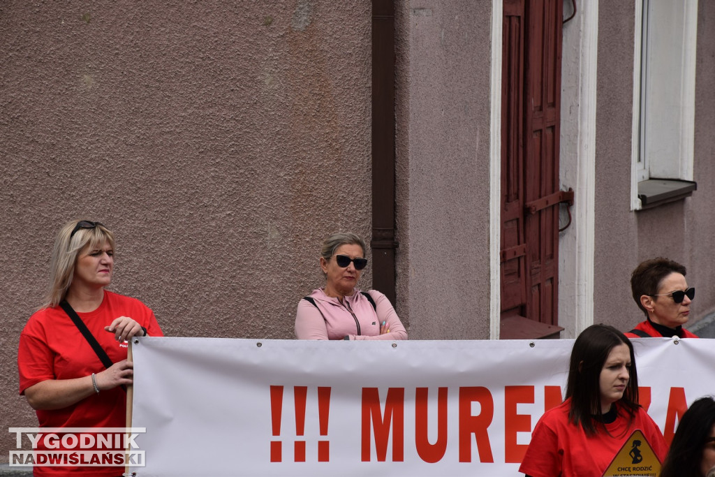 Manifestacja położnych w Staszowie