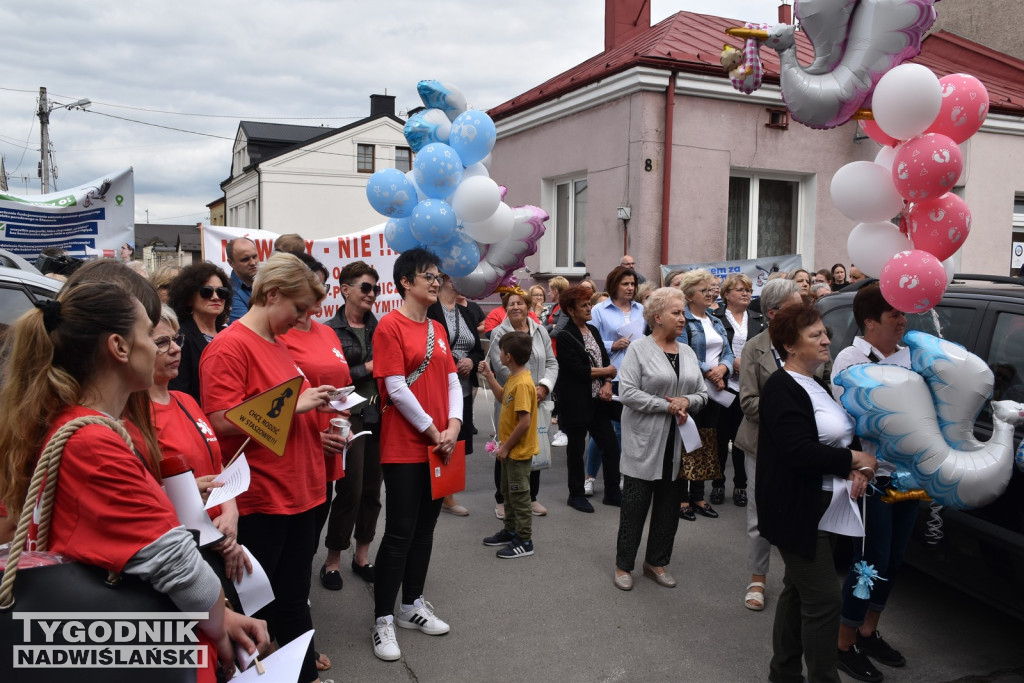 Manifestacja położnych w Staszowie