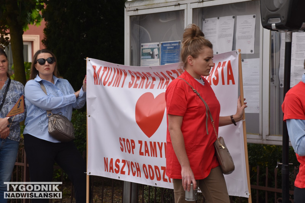 Manifestacja położnych w Staszowie