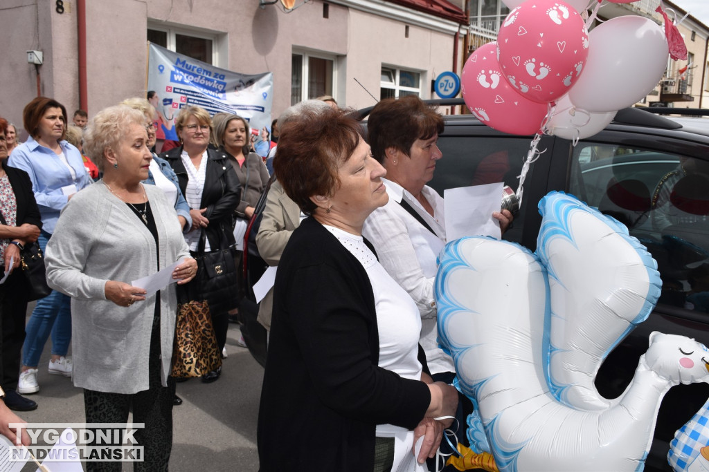 Manifestacja położnych w Staszowie