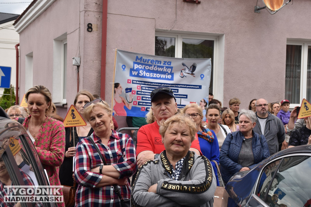 Manifestacja położnych w Staszowie