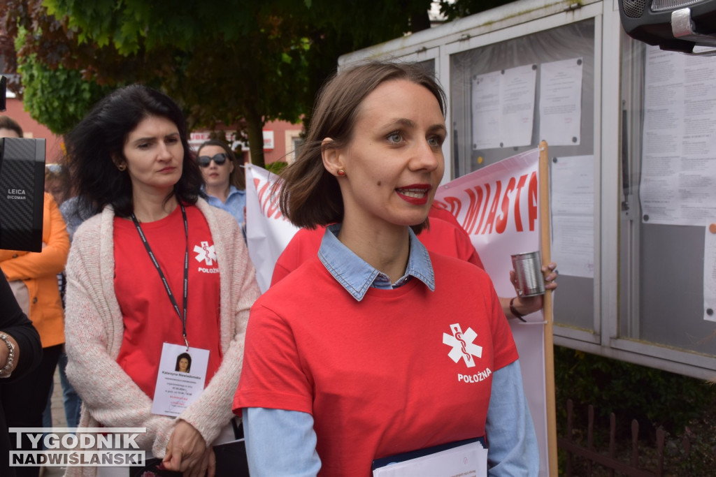 Manifestacja położnych w Staszowie