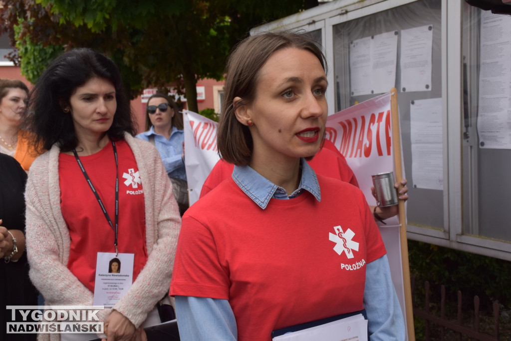 Manifestacja położnych w Staszowie