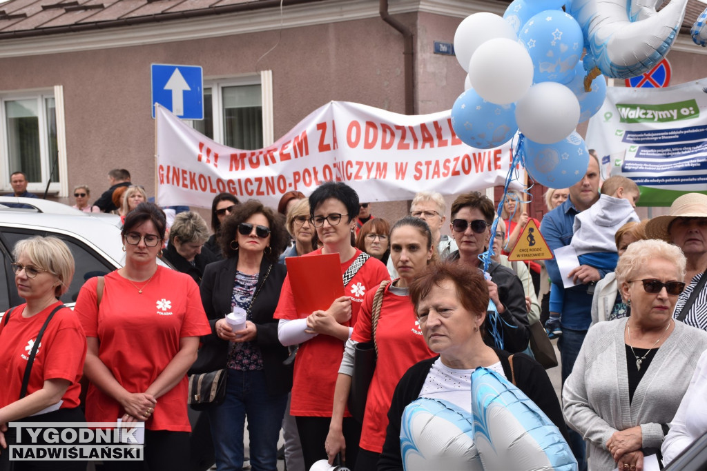 Manifestacja położnych w Staszowie