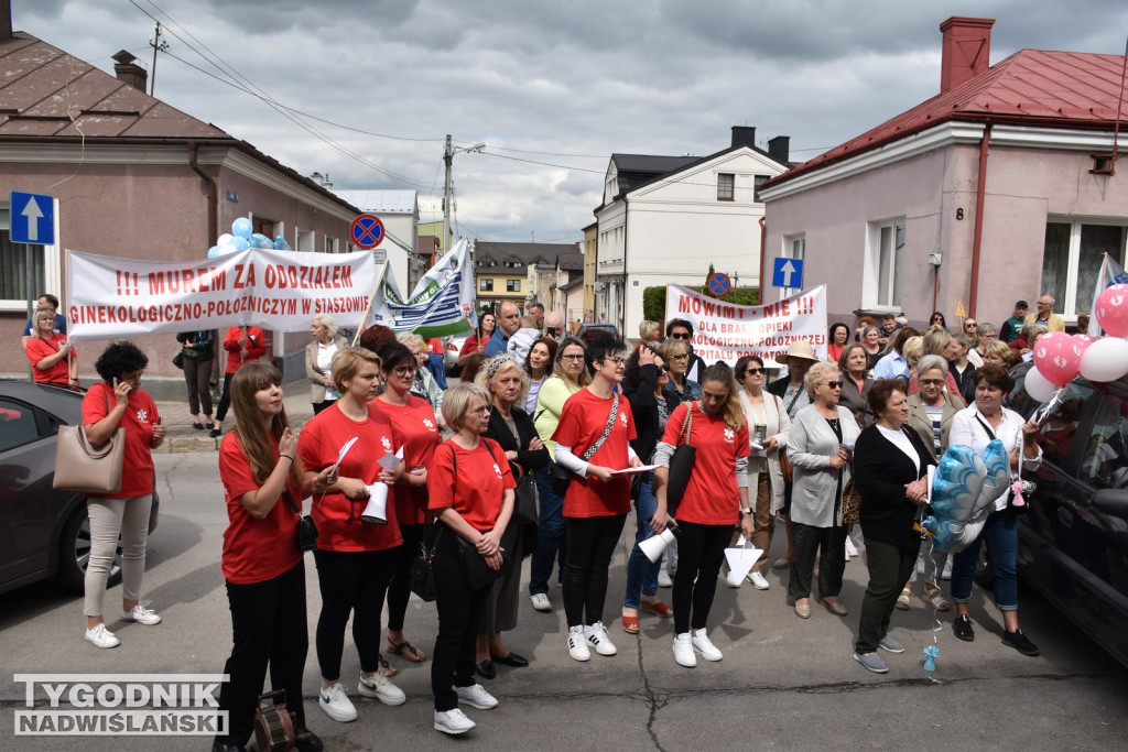 Manifestacja położnych w Staszowie