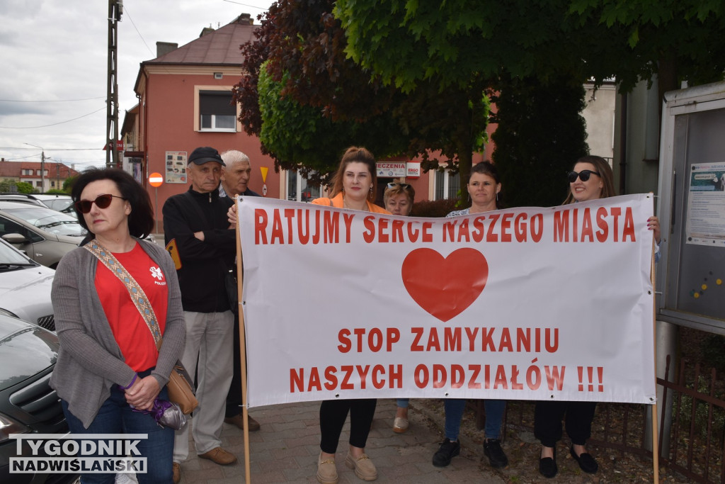 Manifestacja położnych w Staszowie