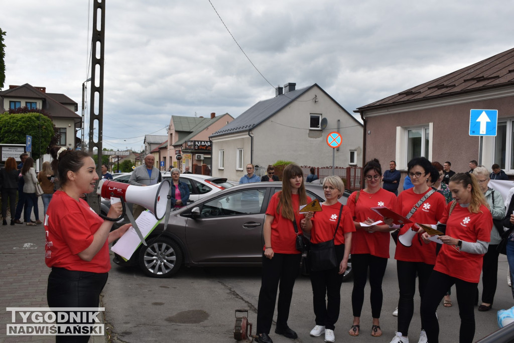 Manifestacja położnych w Staszowie