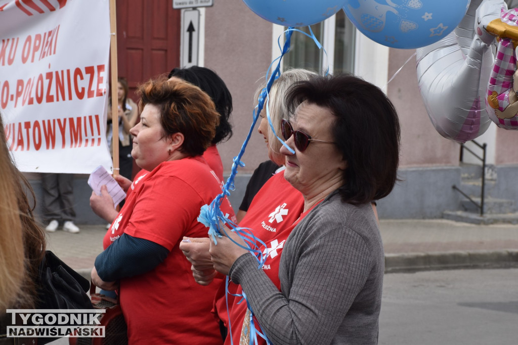 Manifestacja położnych w Staszowie