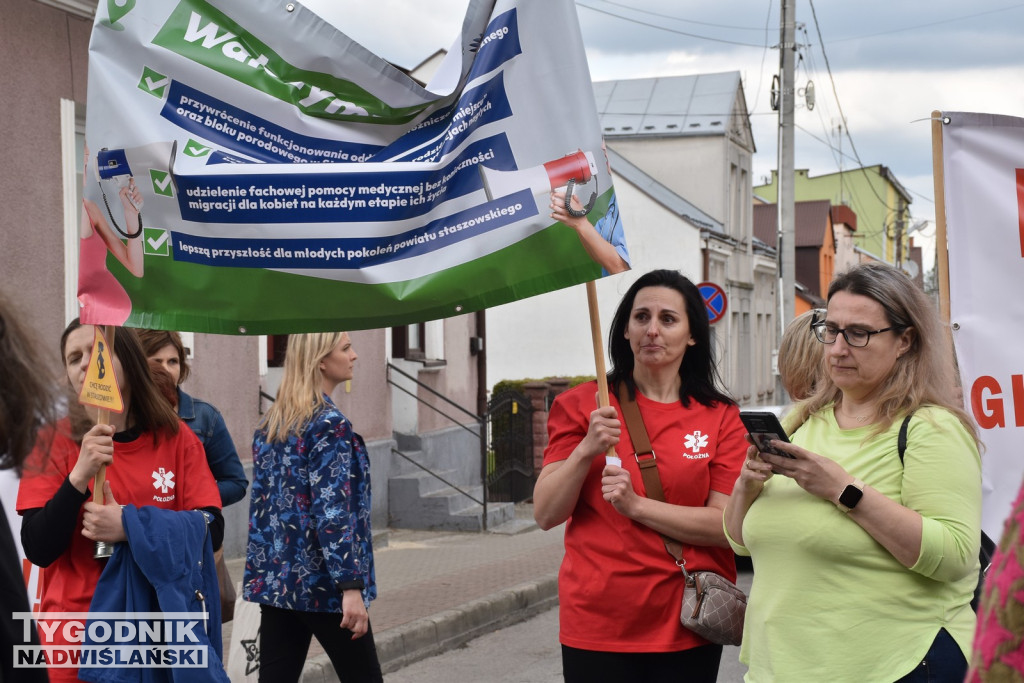 Manifestacja położnych w Staszowie