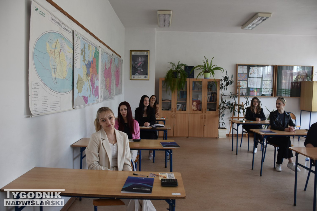 Matura z matematyki w ZS nr 1 w Tarnobrzegu [FOTO]