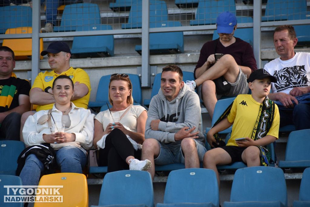 Zdjęcia z trybun z meczu Siarki z Unią