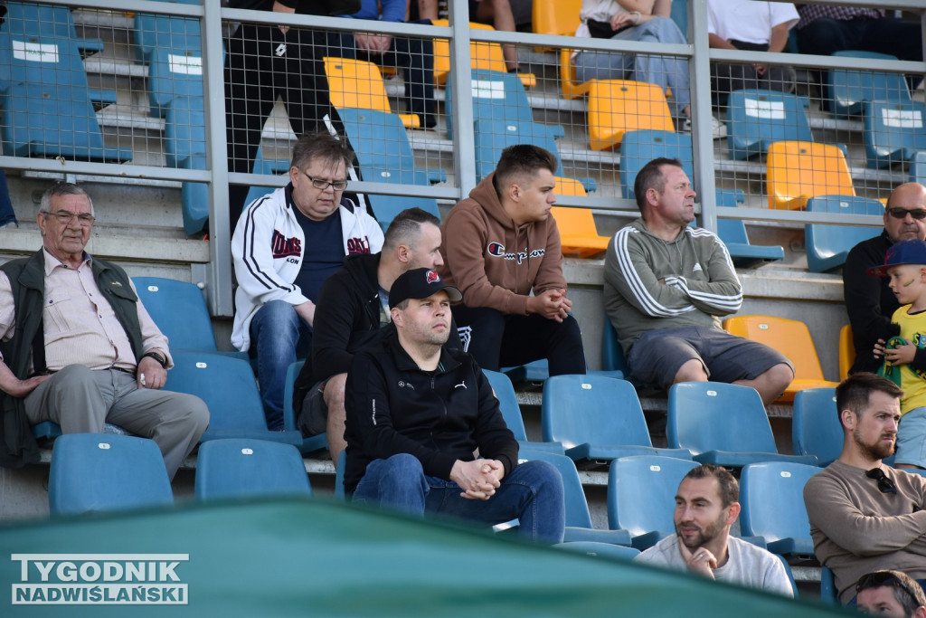 Zdjęcia z trybun z meczu Siarki z Unią