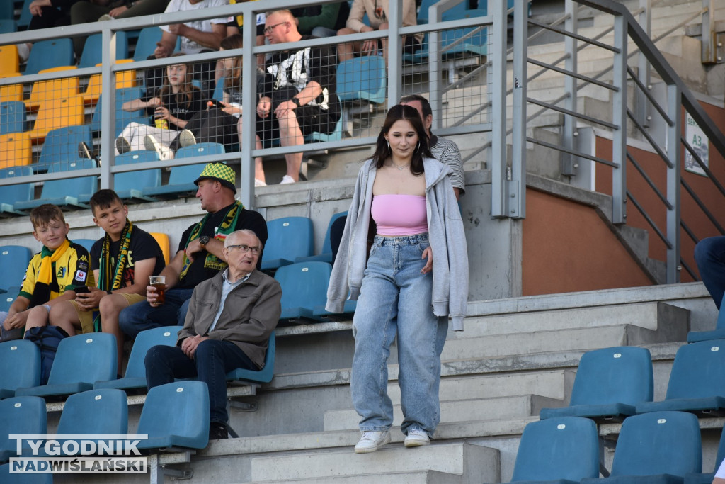 Zdjęcia z trybun z meczu Siarki z Unią