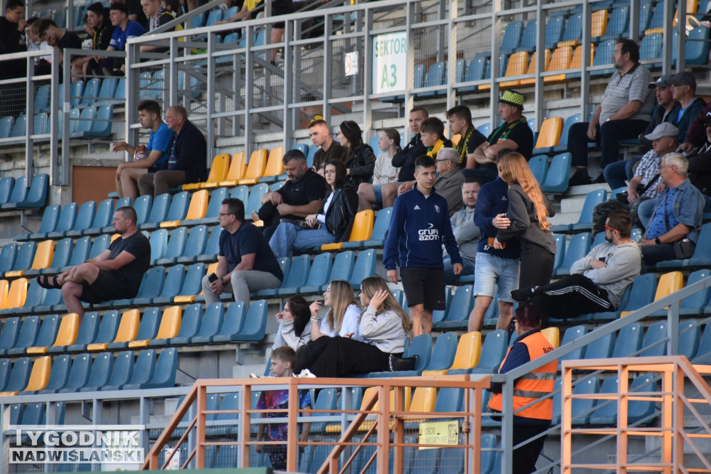 Zdjęcia z trybun z meczu Siarki z Unią