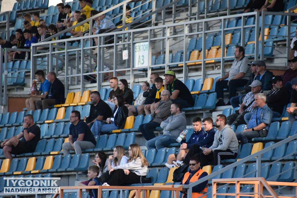 Zdjęcia z trybun z meczu Siarki z Unią