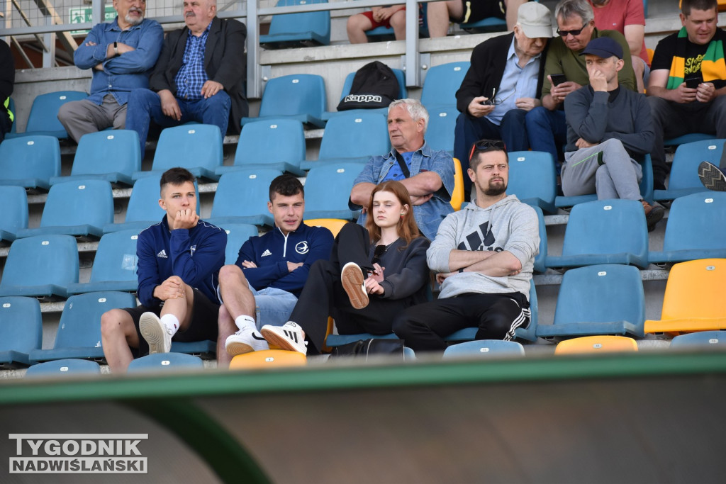 Zdjęcia z trybun z meczu Siarki z Unią