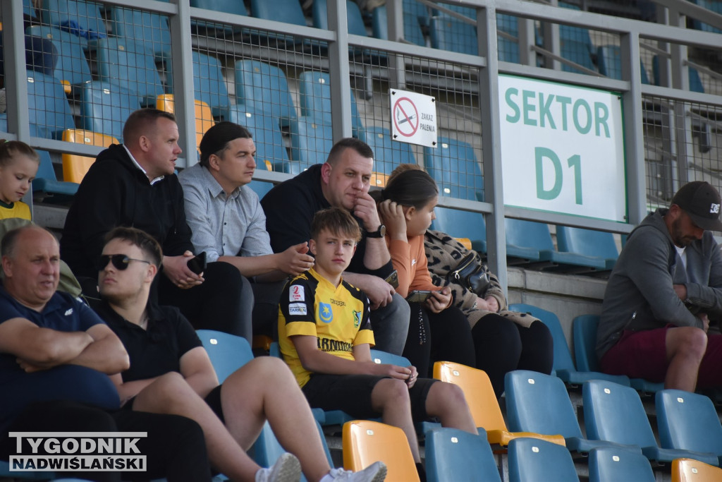 Zdjęcia z trybun z meczu Siarki z Unią